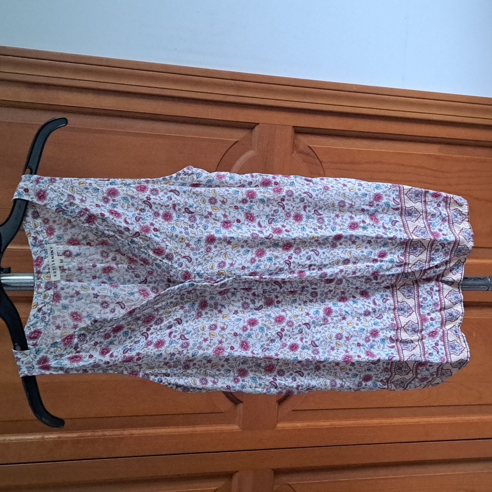 Sleeveless Summer top, size Medium
